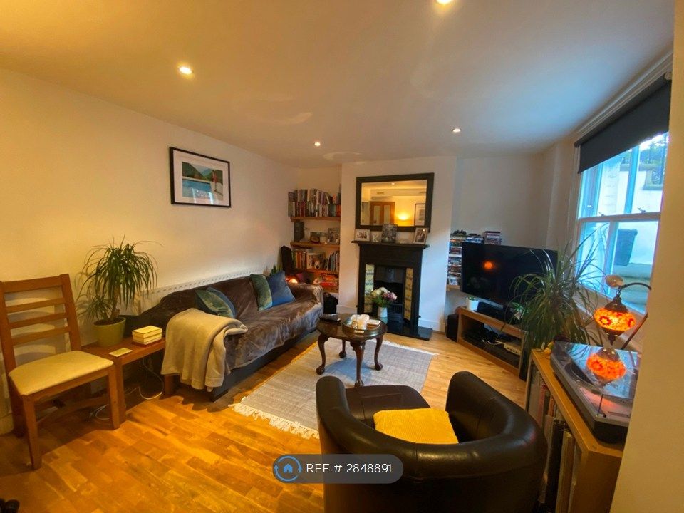 Property photo 2 of 10 Front Room