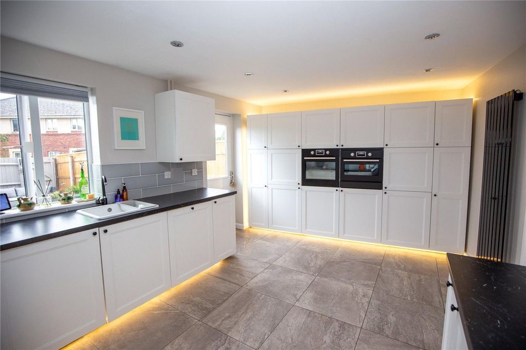 Property photo 3 of 13 Photo 2