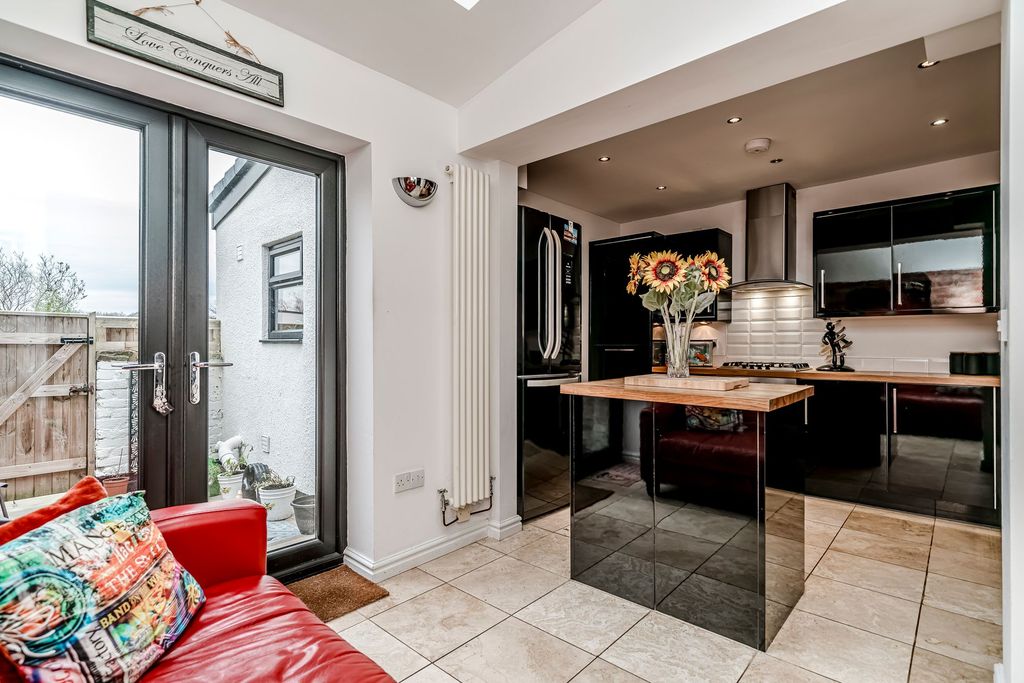 Property photo 3 of 45