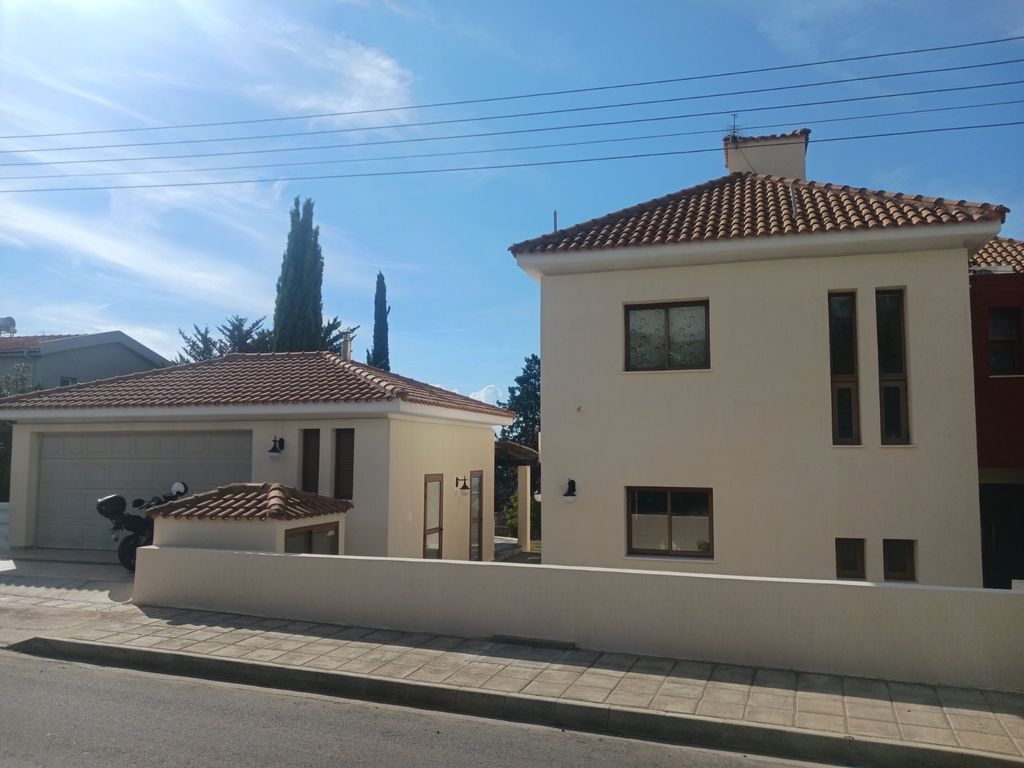 Property photo 2 of 49
