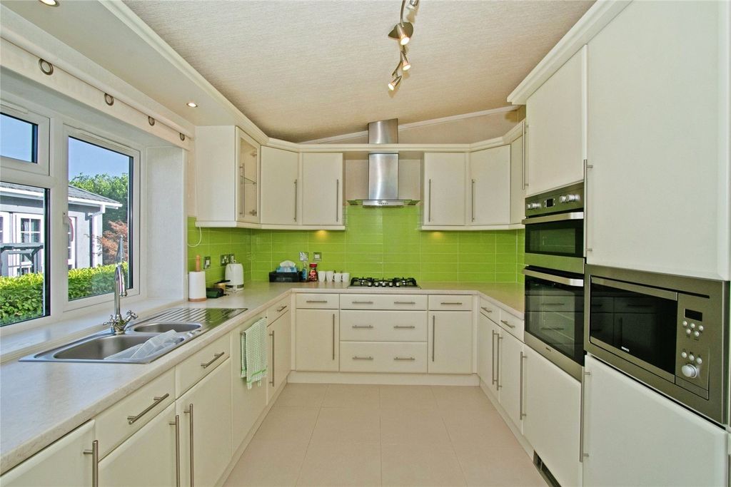 Property photo 2 of 17 Picture No. 11