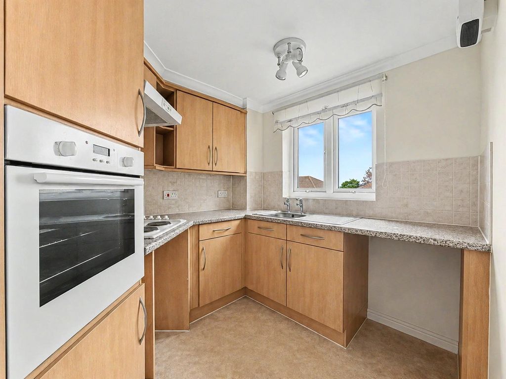 Property photo 3 of 12 Kitchen
