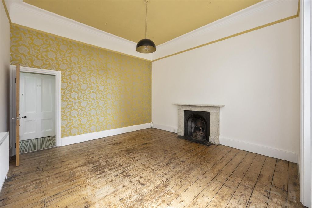 Property photo 2 of 15 Albert Road, 24, Flat 2-006.Jpg