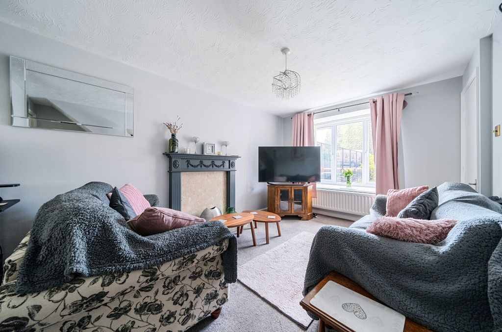 Property photo 2 of 20 Living Room