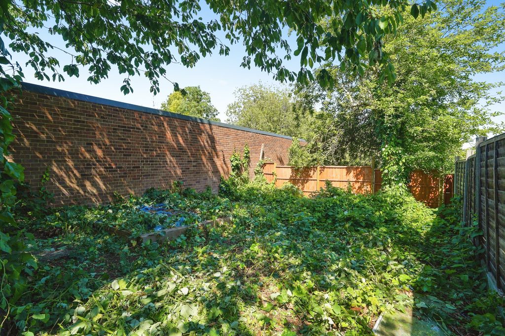 Property photo 2 of 18 Garden