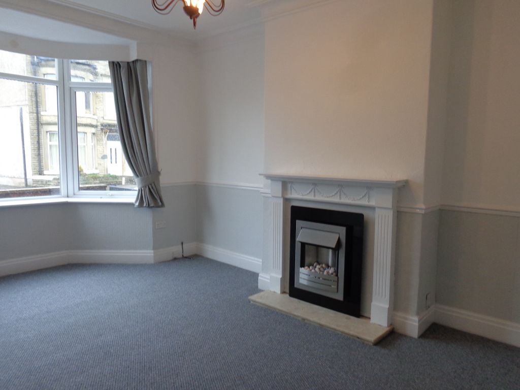 Property photo 2 of 10 Spacious Lounge