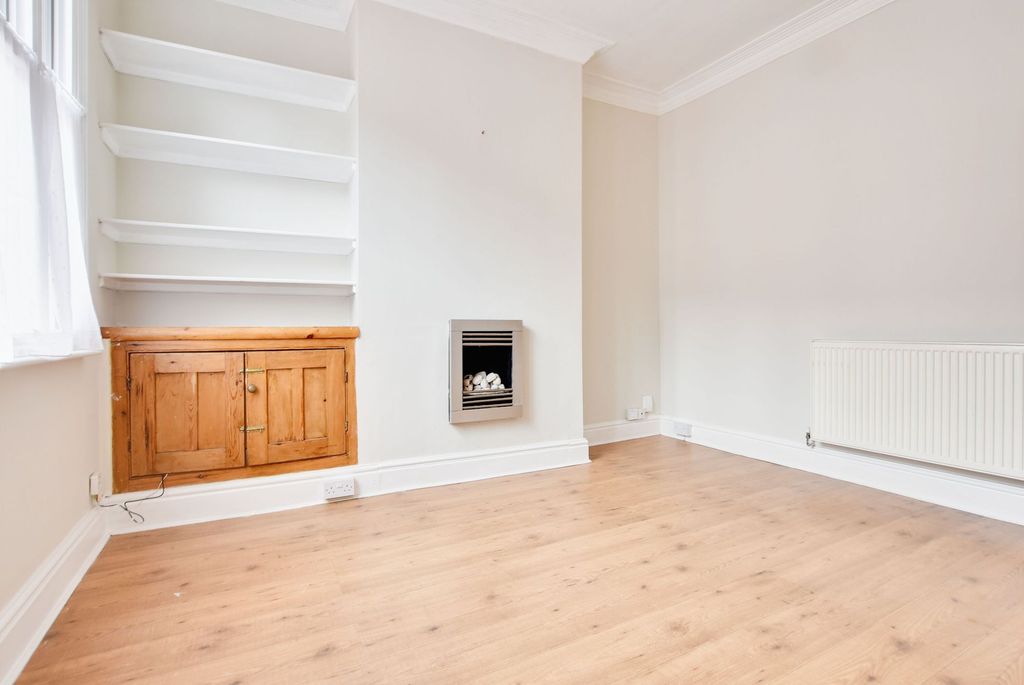 Property photo 2 of 21