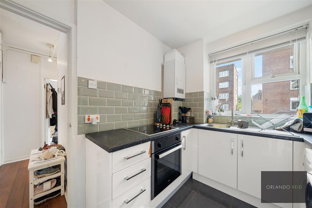 Property photo 3 of 13 33 Morant House Sw9 9Aa-7.Jpg