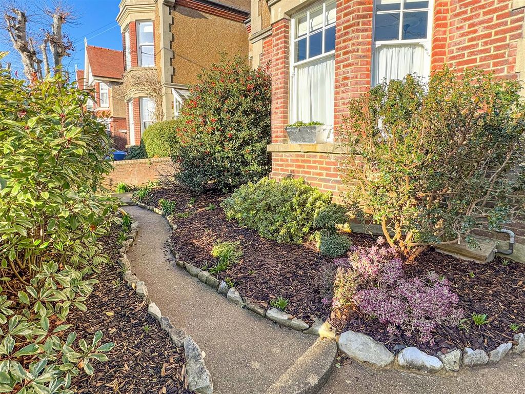 Additional image 33 of 6 bed semi-detached house for saleEast Ham Road, Littlehampton BN17