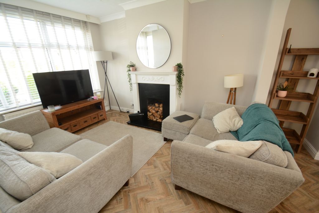 Property photo 2 of 13 Lounge