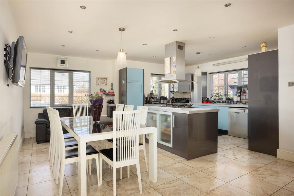 Property photo 2 of 15 00005.Jpg