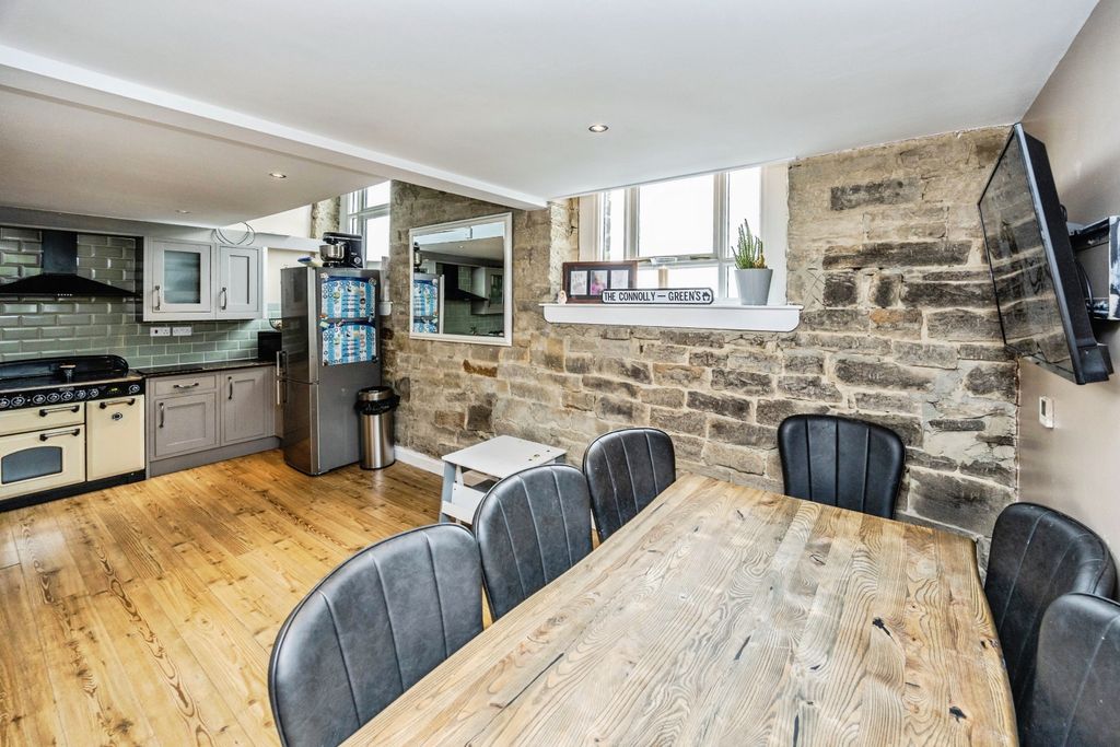 Property photo 3 of 19 Kitchen / Diner