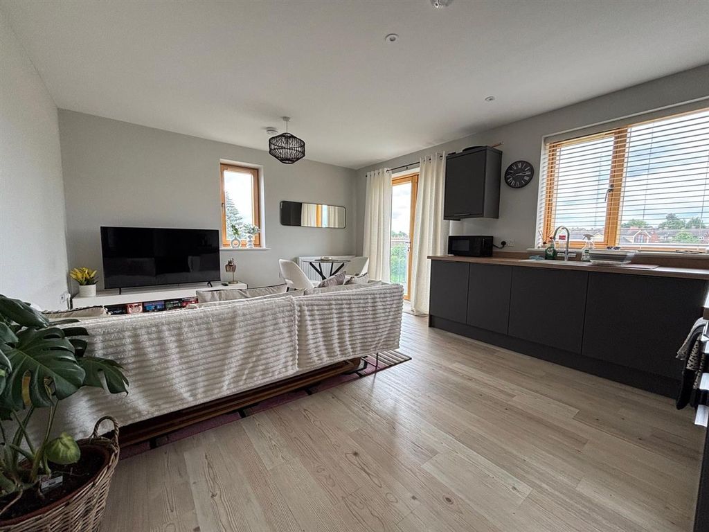 Property photo 2 of 9