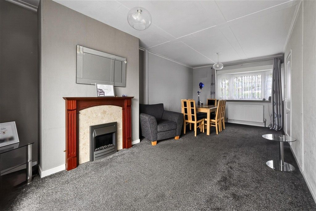 Property photo 2 of 9 Lounge/Dining Area