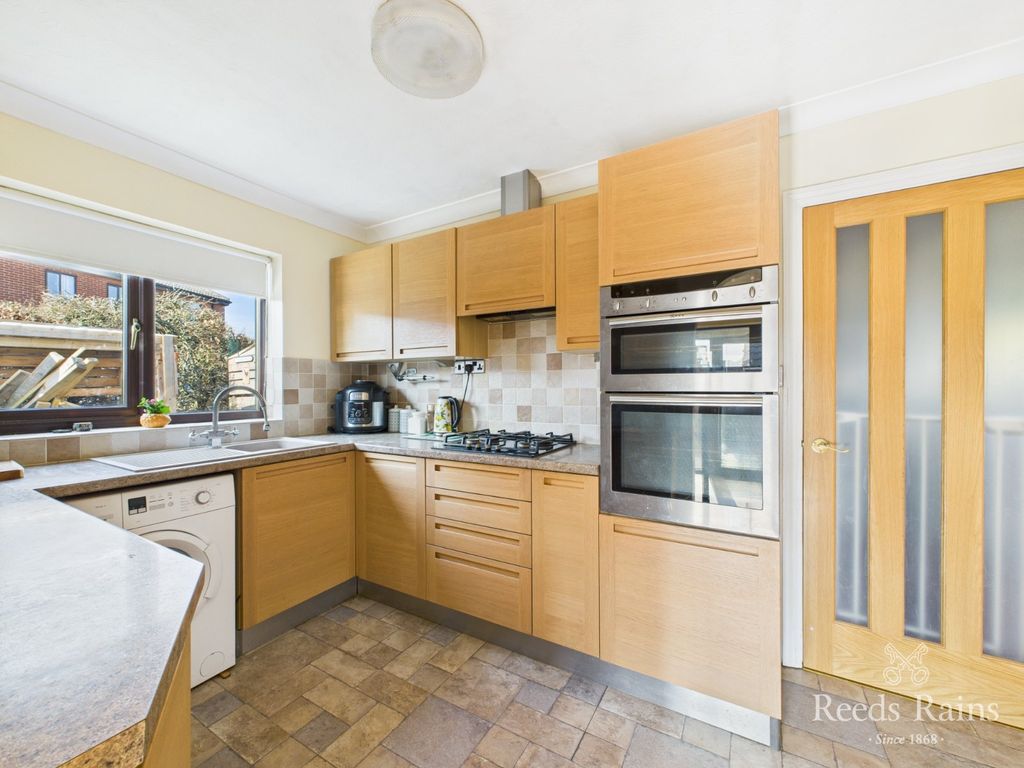 Property photo 2 of 24 Kitchen