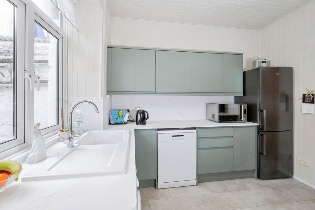 Property photo 3 of 19 Pbox-Img.Jpg
