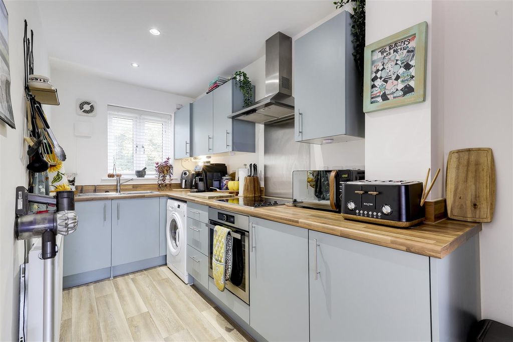 Property photo 3 of 18 602.Jpg