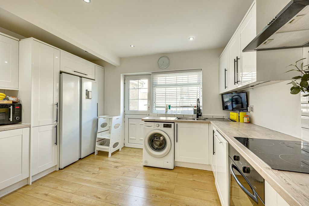 Property photo 3 of 31