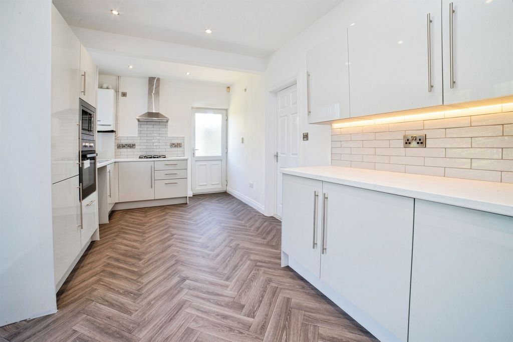 Property photo 3 of 48