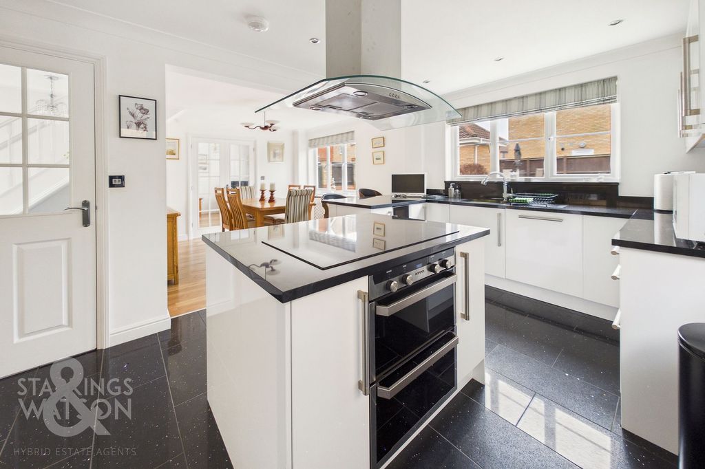 Property photo 3 of 24