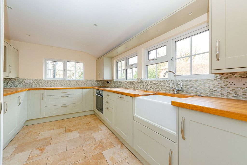 Property photo 2 of 16 Picture No. 25
