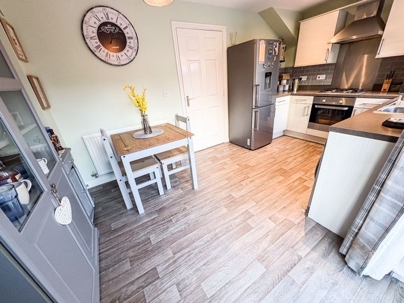 Property photo 3 of 12 Photo 4