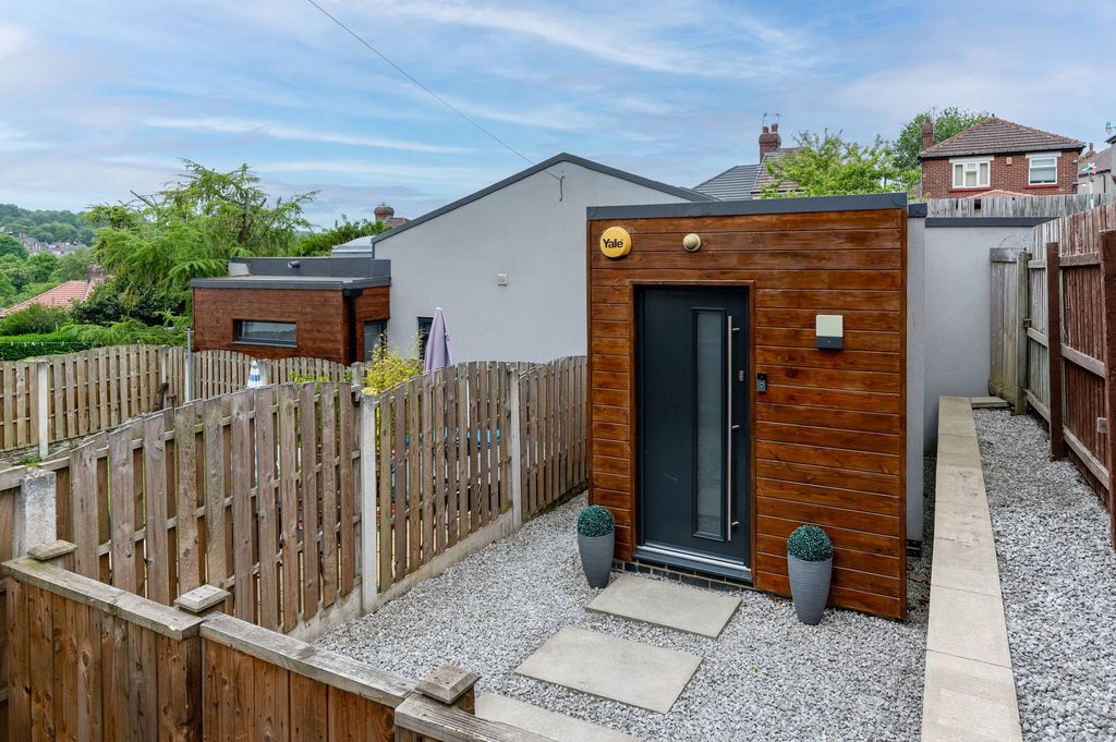 Property photo 1 of 25