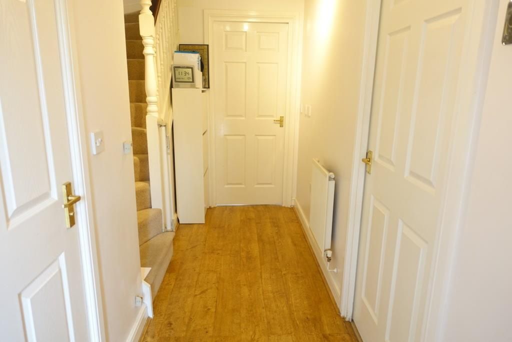 Property photo 2 of 18 Hallway