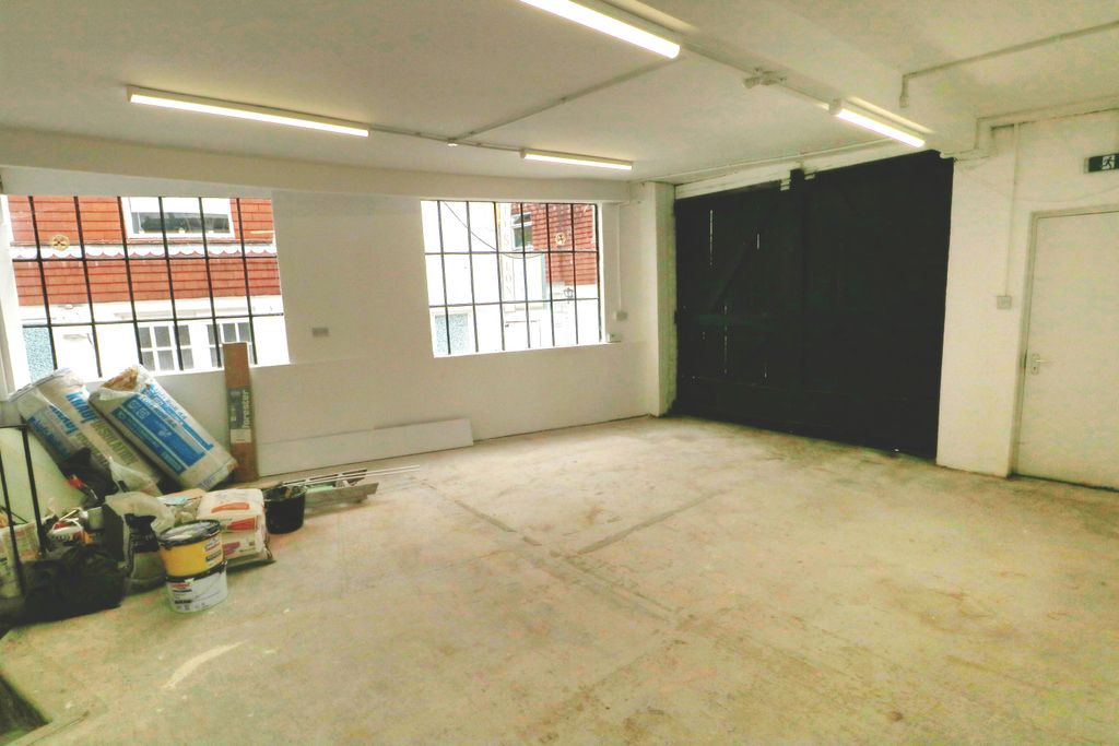 Property photo 3 of 7 Interior3.Jpg