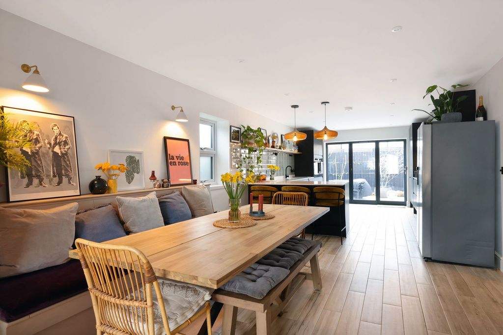 Property photo 2 of 35