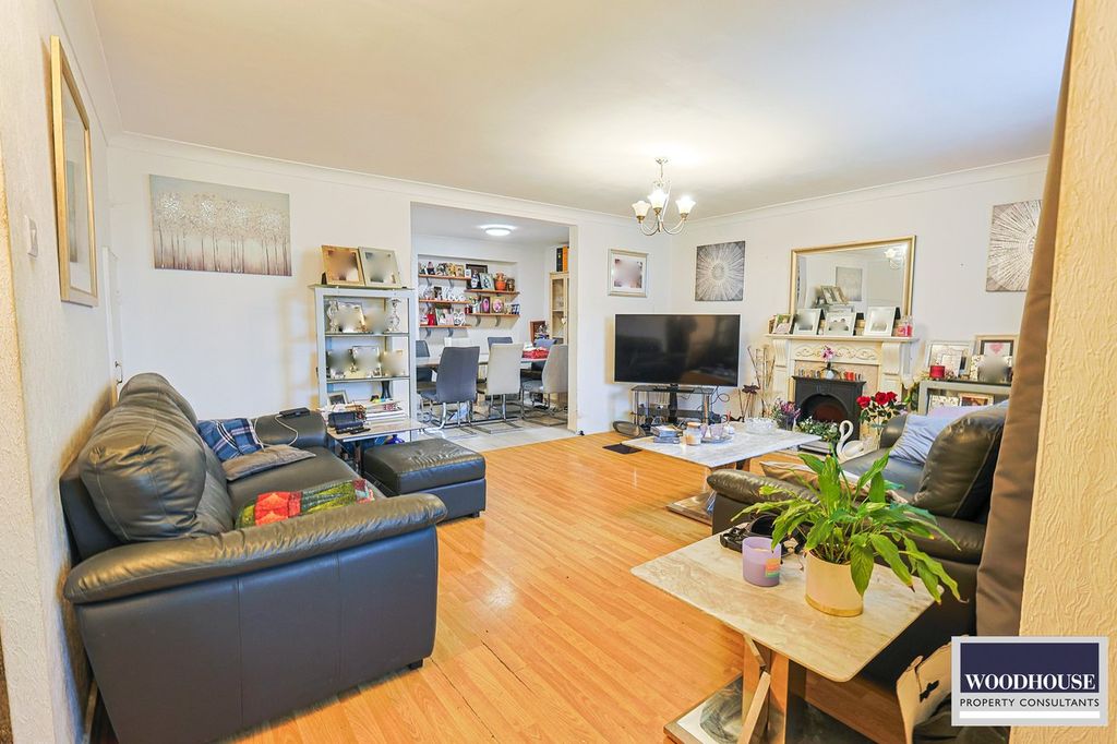 Property photo 2 of 32