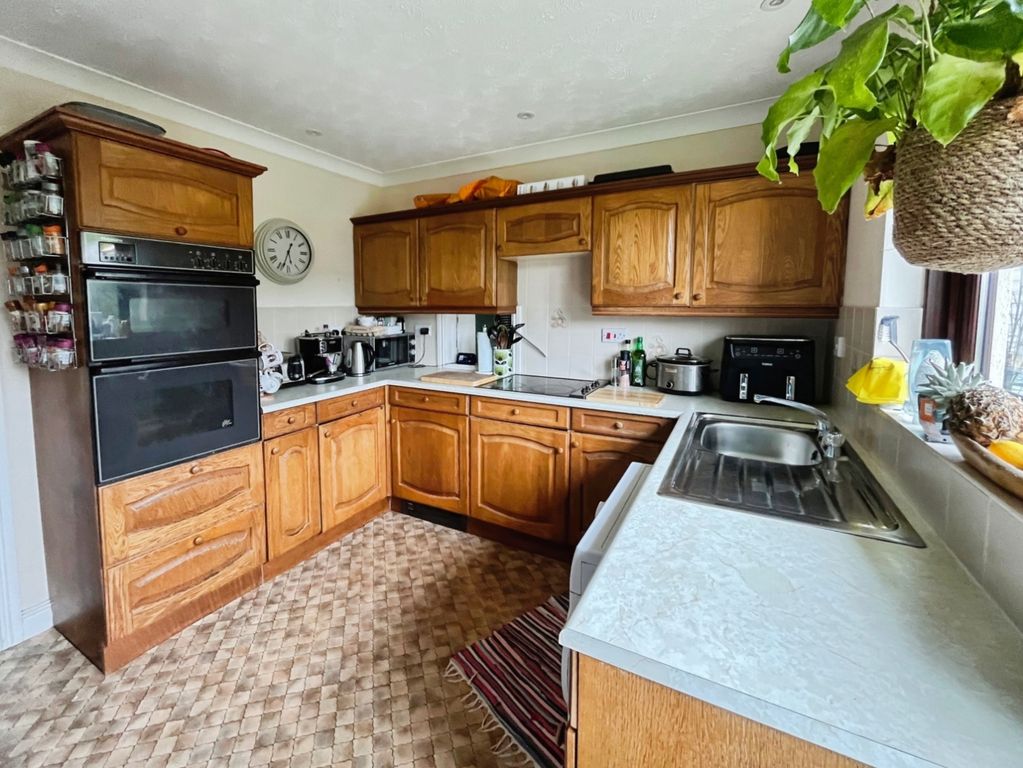 Property photo 2 of 21