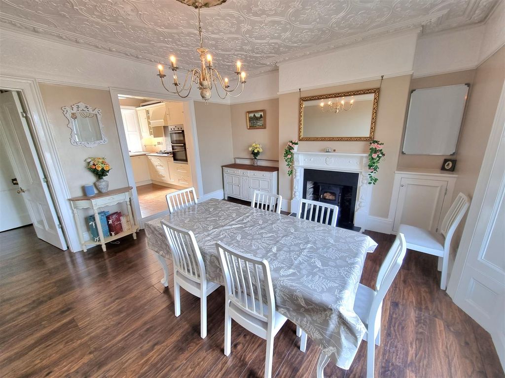 Property photo 3 of 37 Dining Room.Jpg