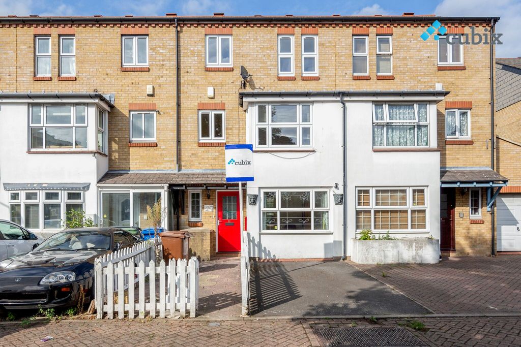 Property photo 2 of 34