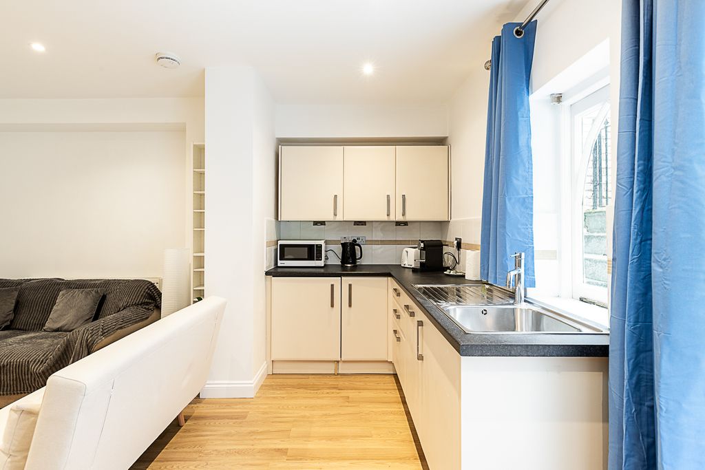 Property photo 3 of 28