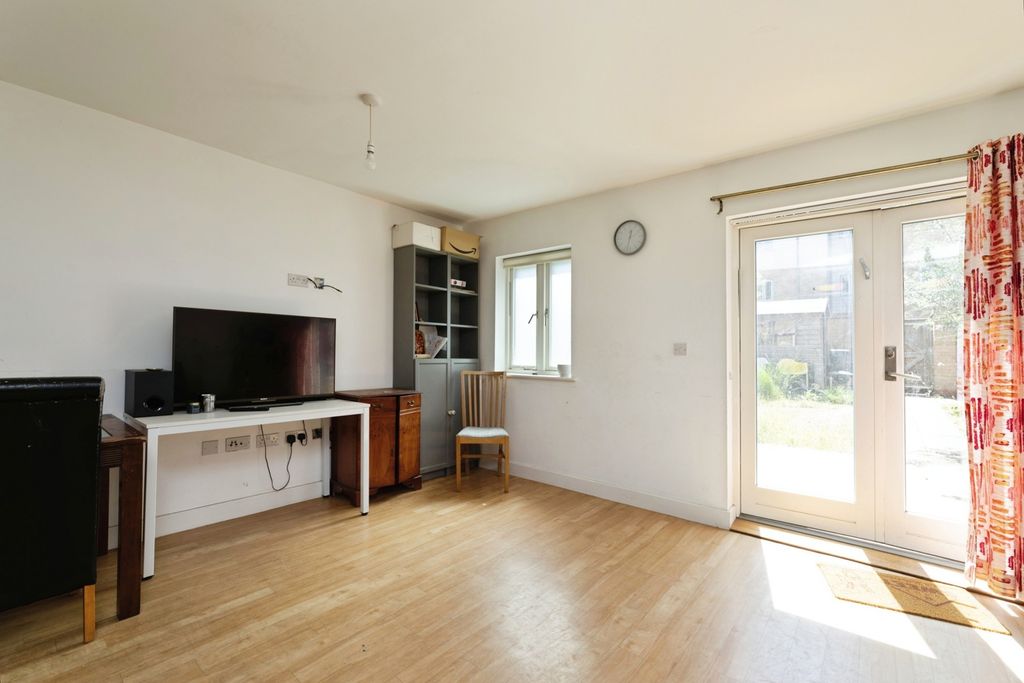 Property photo 3 of 19 Pbox-Img.Jpg