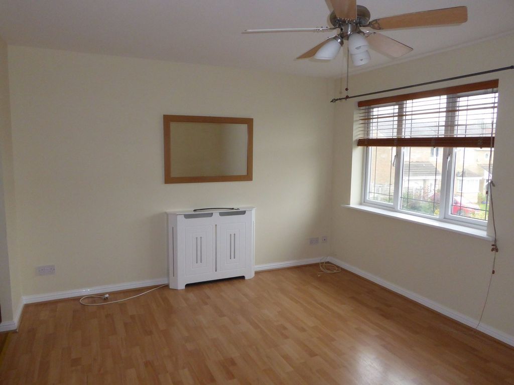 Property photo 3 of 11 Lounge