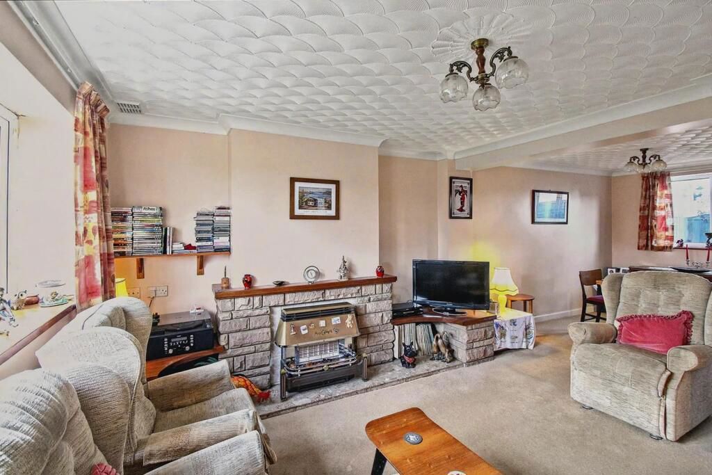 Property photo 2 of 20