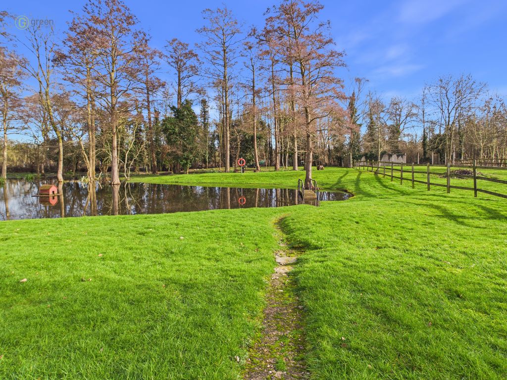 Property photo 3 of 55 Cam01332G0Pr0660Still045