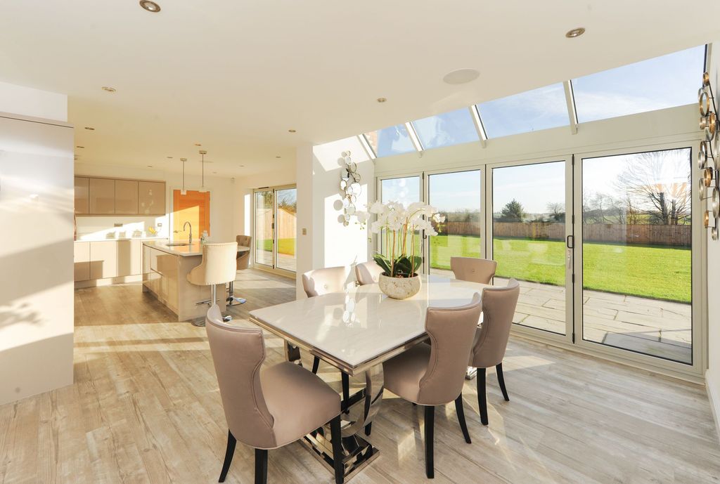 Property photo 3 of 34