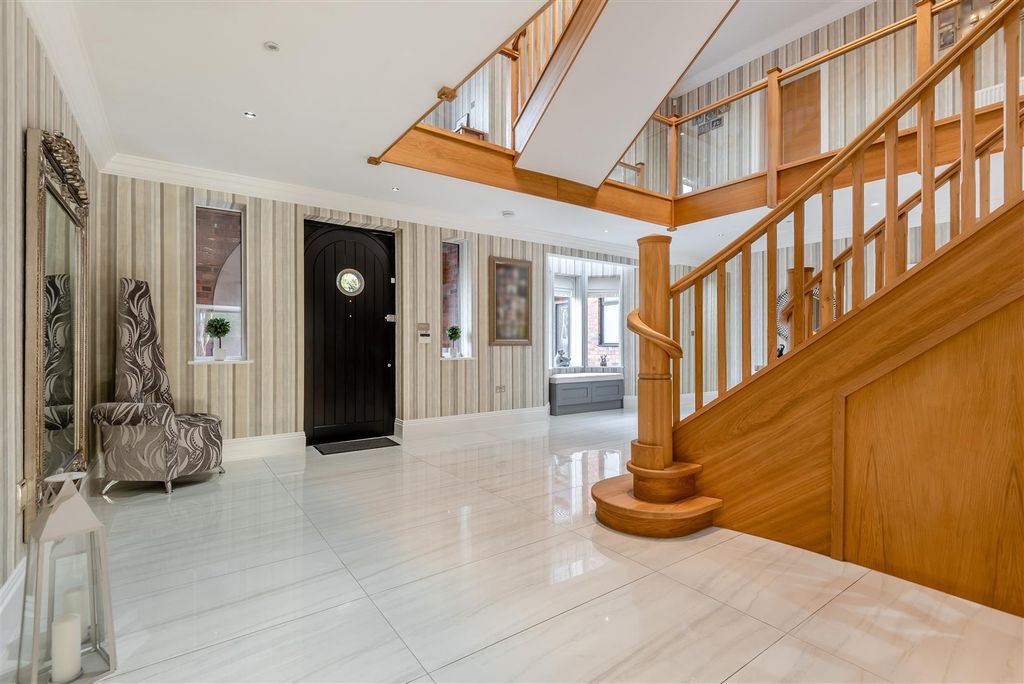 Property photo 3 of 63 8633627-Interior08.Jpg