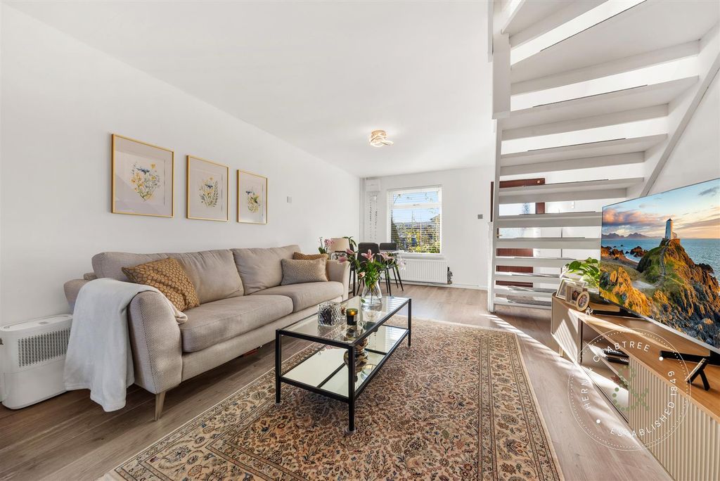 Property photo 3 of 28 Walford-Place-17.Jpg