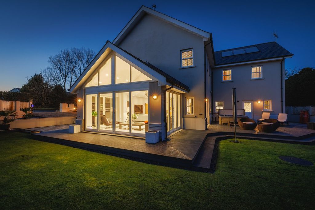 Property photo 3 of 39