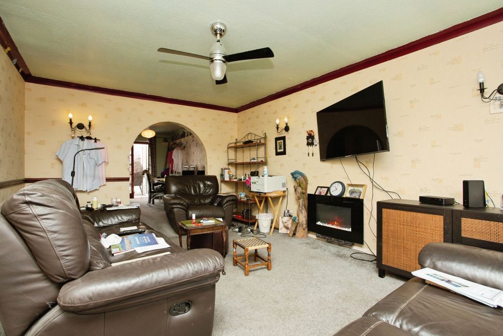 Property photo 2 of 19 Image 1
