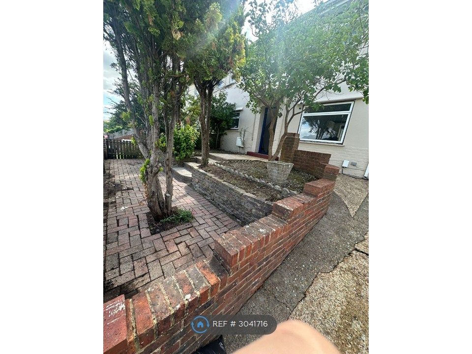 Property photo 2 of 18 Front Garden
