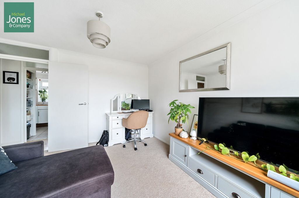 Property photo 3 of 10 Lounge