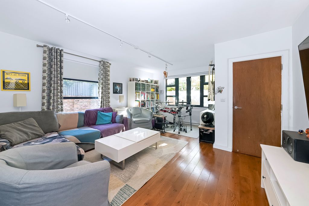 Property photo 1 of 13 Img_1930