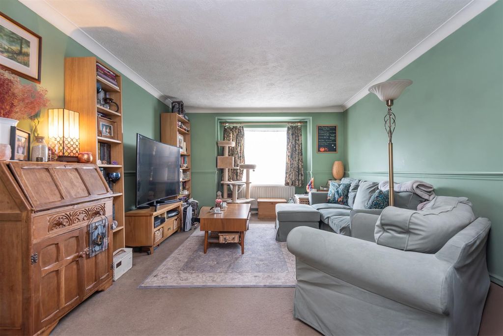Property photo 3 of 10 04-8_Castalia_Court_Da1_5Ql.Jpg