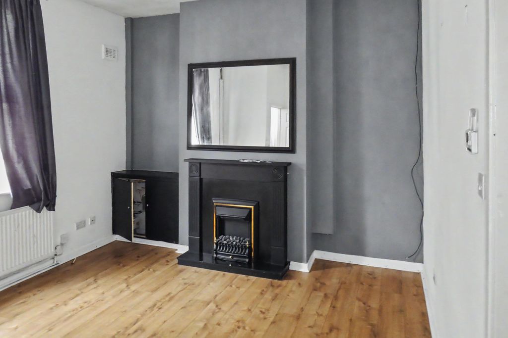 Property photo 3 of 15 31 Lowndes Street, Preston, Lancashire, Pr1 7Xs