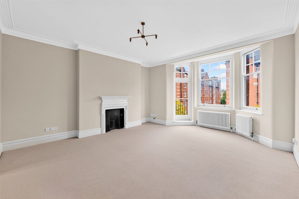 Property photo 1 of 8 (Main)